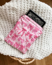 Load image into Gallery viewer, Bright Pink Bows Quilted E-Reader Sleeve