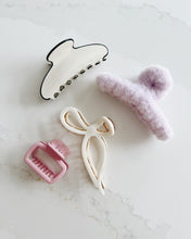 Load image into Gallery viewer, Lavender Fuzzy Claw Clip
