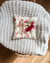Load image into Gallery viewer, Strawberries (Soft Yellow) Puff Coaster
