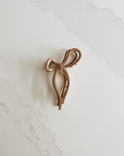 Load image into Gallery viewer, Milk Choco Parfait Metal Bow Claw Clip
