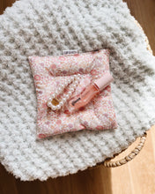 Load image into Gallery viewer, Peach Floral Puff Coaster
