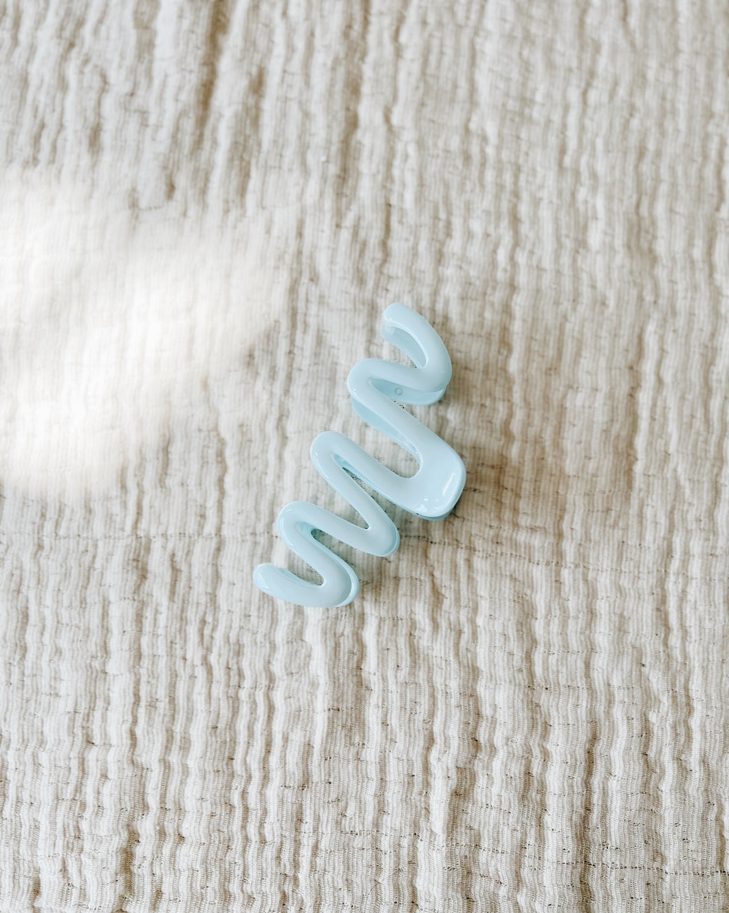 Light Blue Squiggle Claw Clip